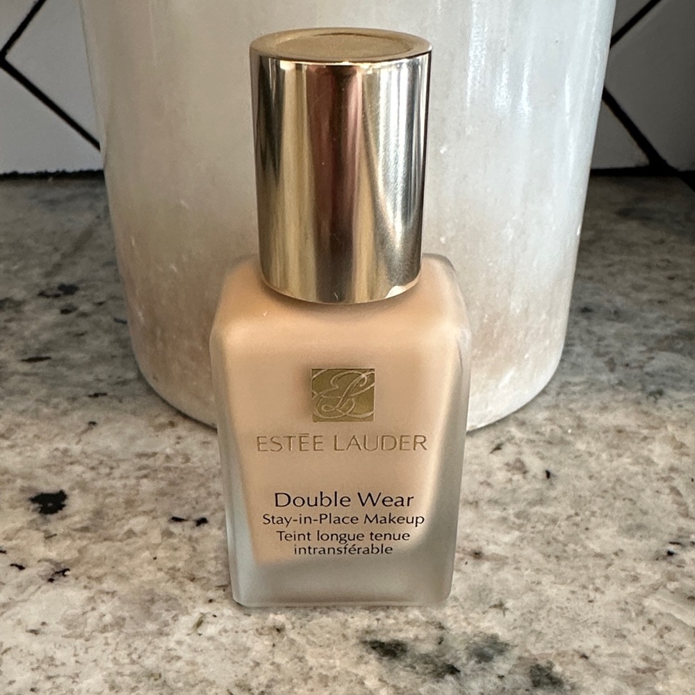 Estée Lauder Double Wear Foundation 2W0 warm vanilla